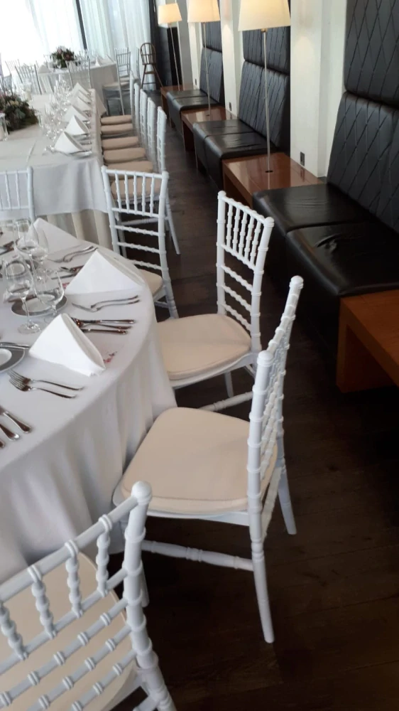 Stolička CHIAVARI biela